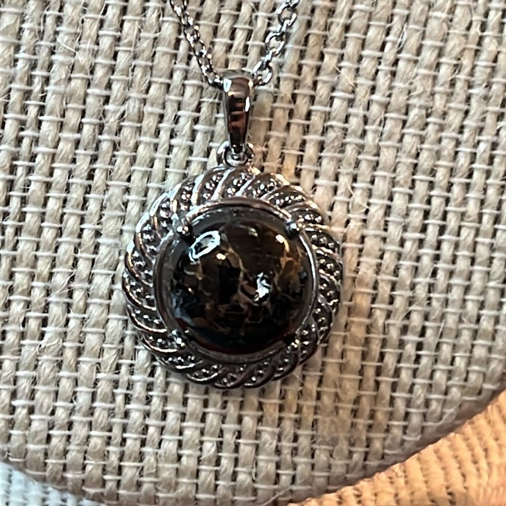Matrix Silver Shungite 10.25 ctw Solitaire Ring & Necklace 20”in Stainless Steel